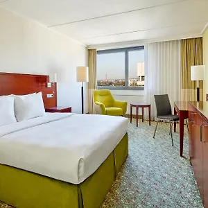 Courtyard By Marriott Seestern Hotel
